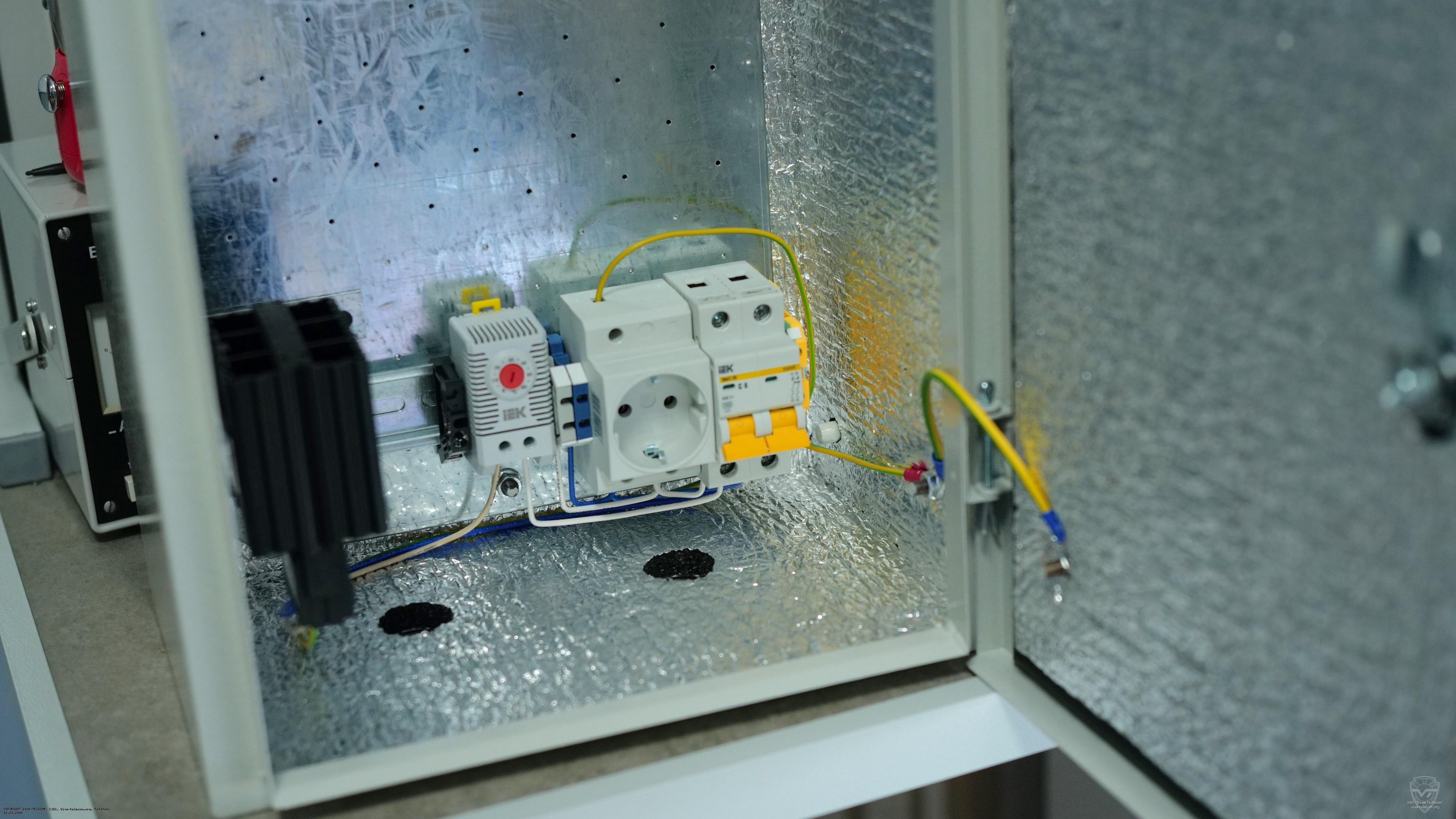 Оборудование шкафа Sibox 2УТ. Sibox 2УТ Оборудование шкафа Sibox 2УТ