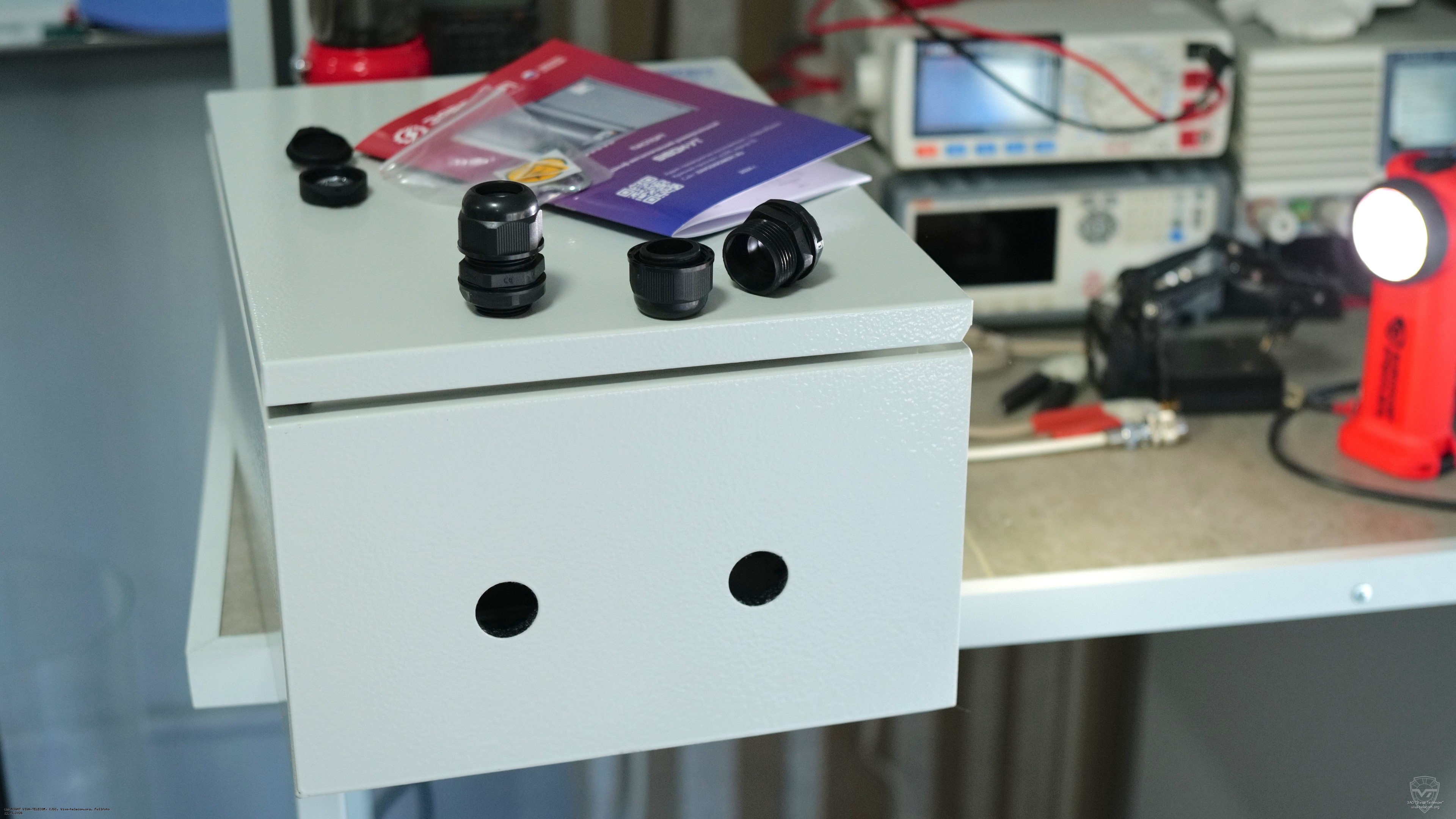 Вид шкафа Sibox 2УТ снизу. Sibox 2УТ Вид шкафа Sibox 2УТ снизу