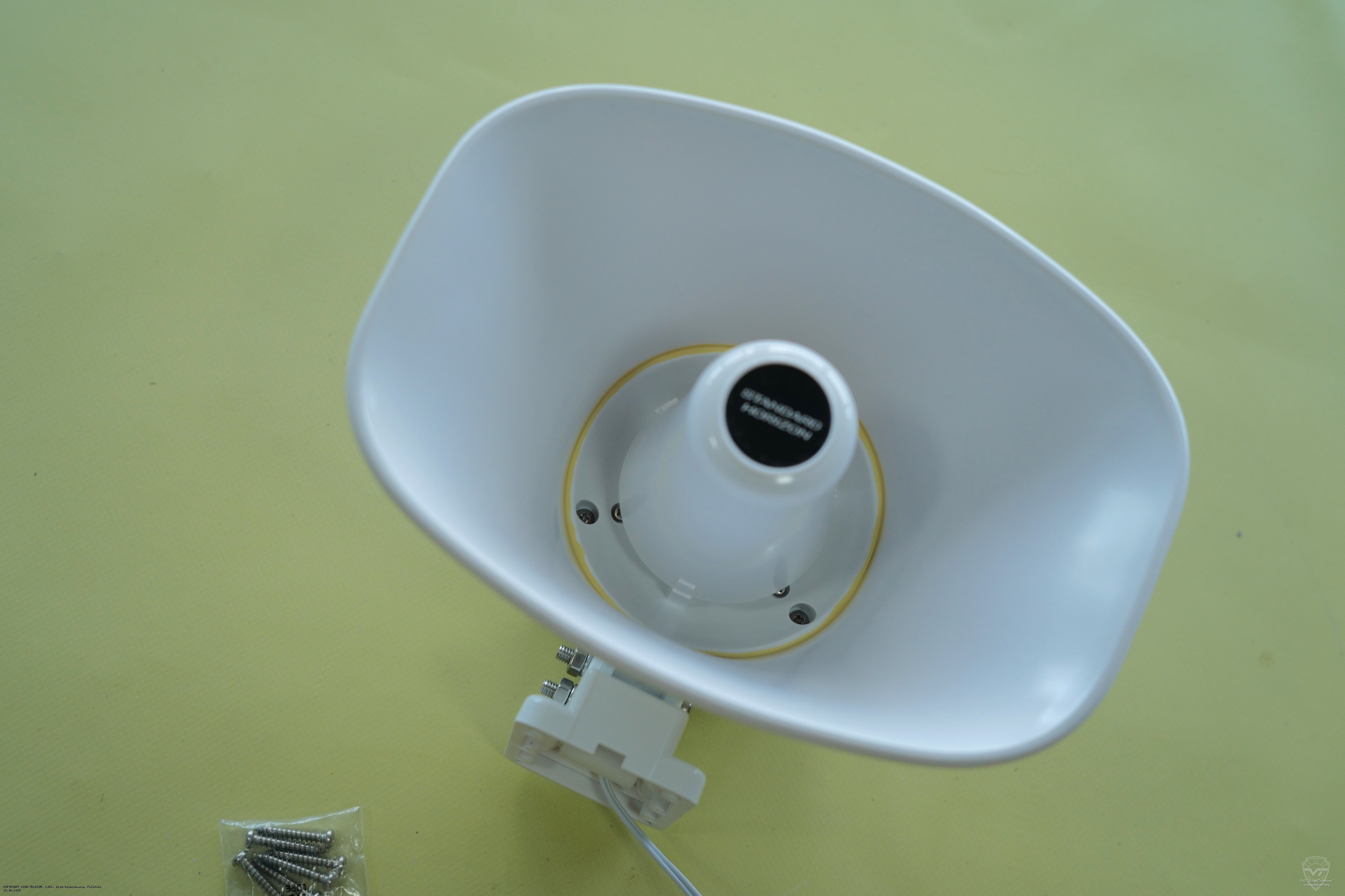 �������� ���������������� Standard Horizon 240SW