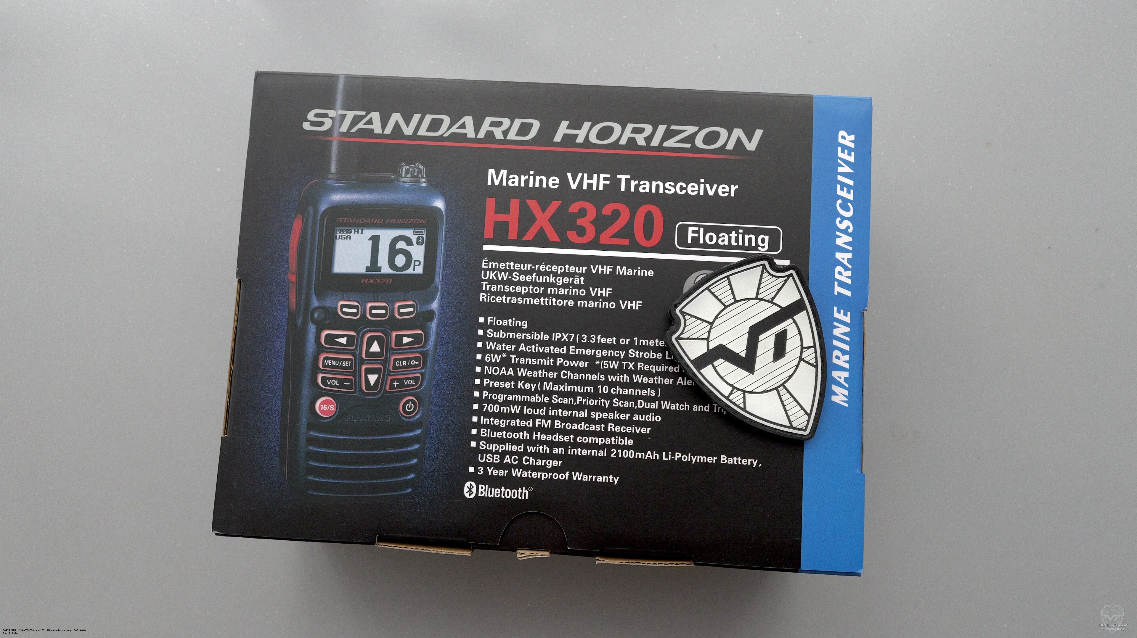 Упаковка радиостанции Standard Horizon HX-320. Standard Horizon HX-320 Упаковка радиостанции Standard Horizon HX-320