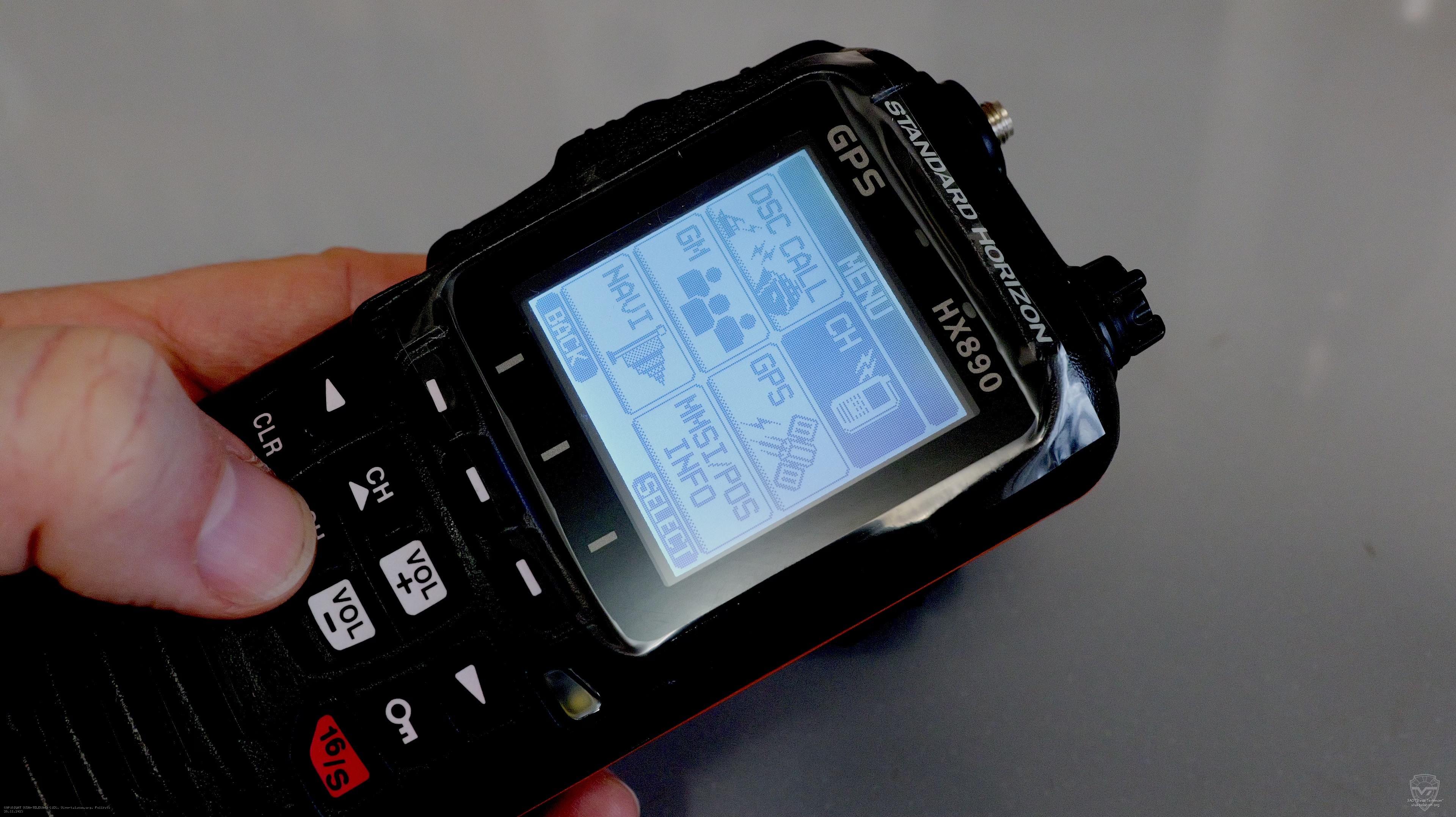 ���� ������� ������������ Standard Horizon HX890