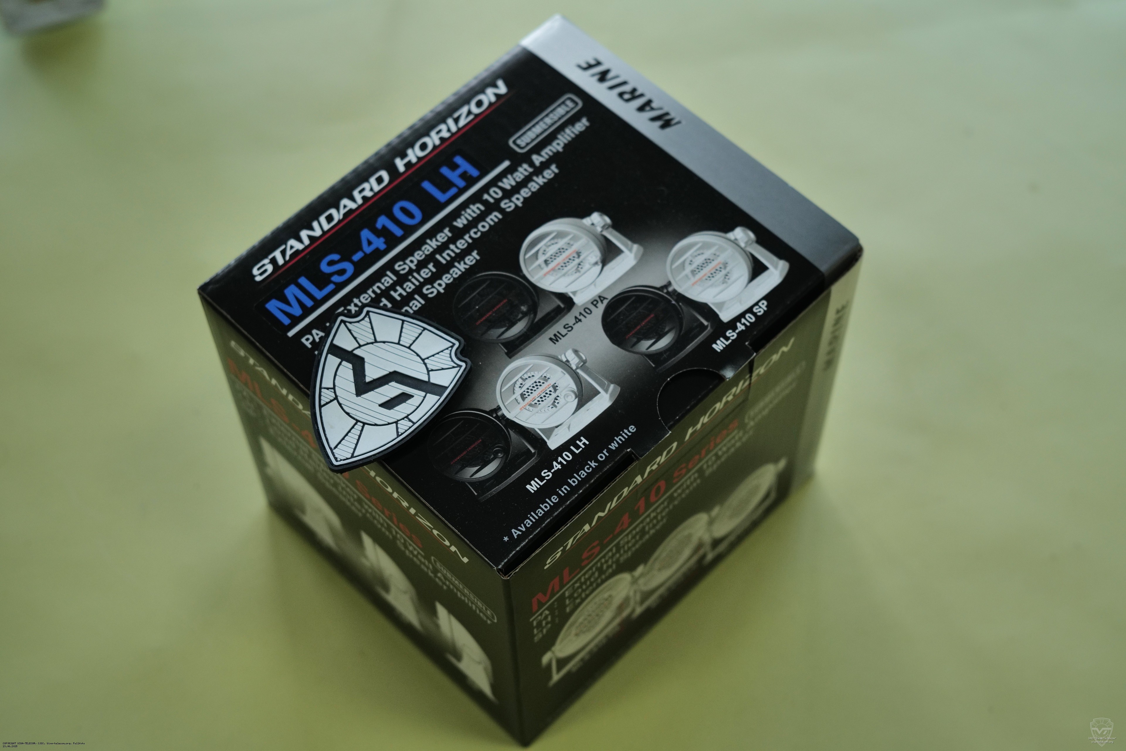 Упаковка динамика-микрофона Standard Horizon MLS-410LH. Standard Horizon MLS-410LH Упаковка динамика-микрофона Standard Horizon MLS-410LH