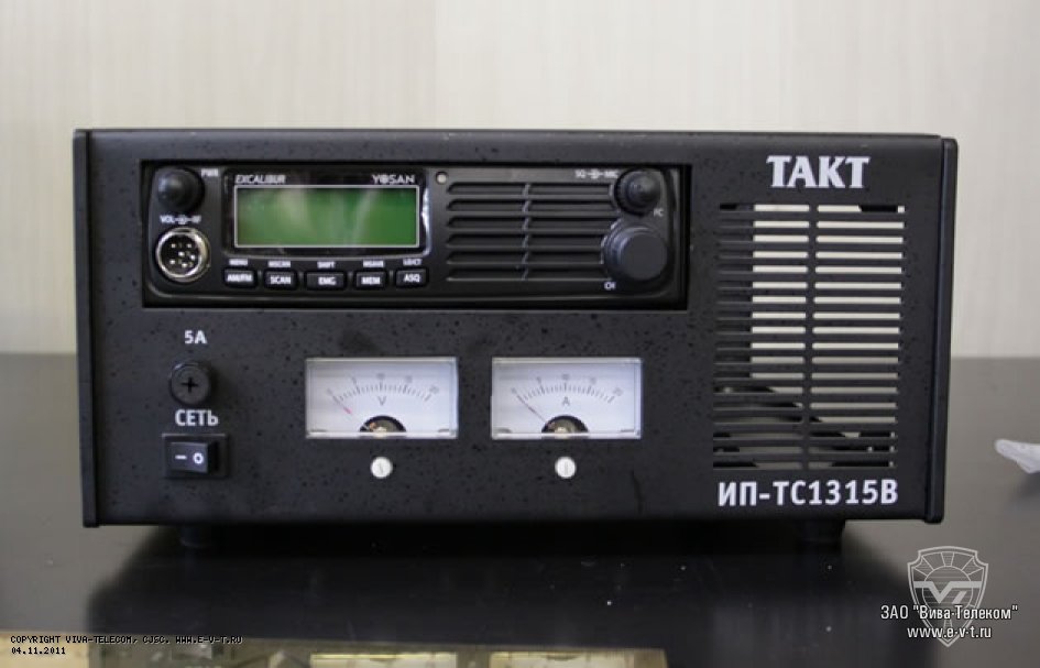 Вид блока питания с радиостанцией Yosan Excalibur. ТАКТ ИП-ТС1315В Вид блока питания с радиостанцией Yosan Excalibur