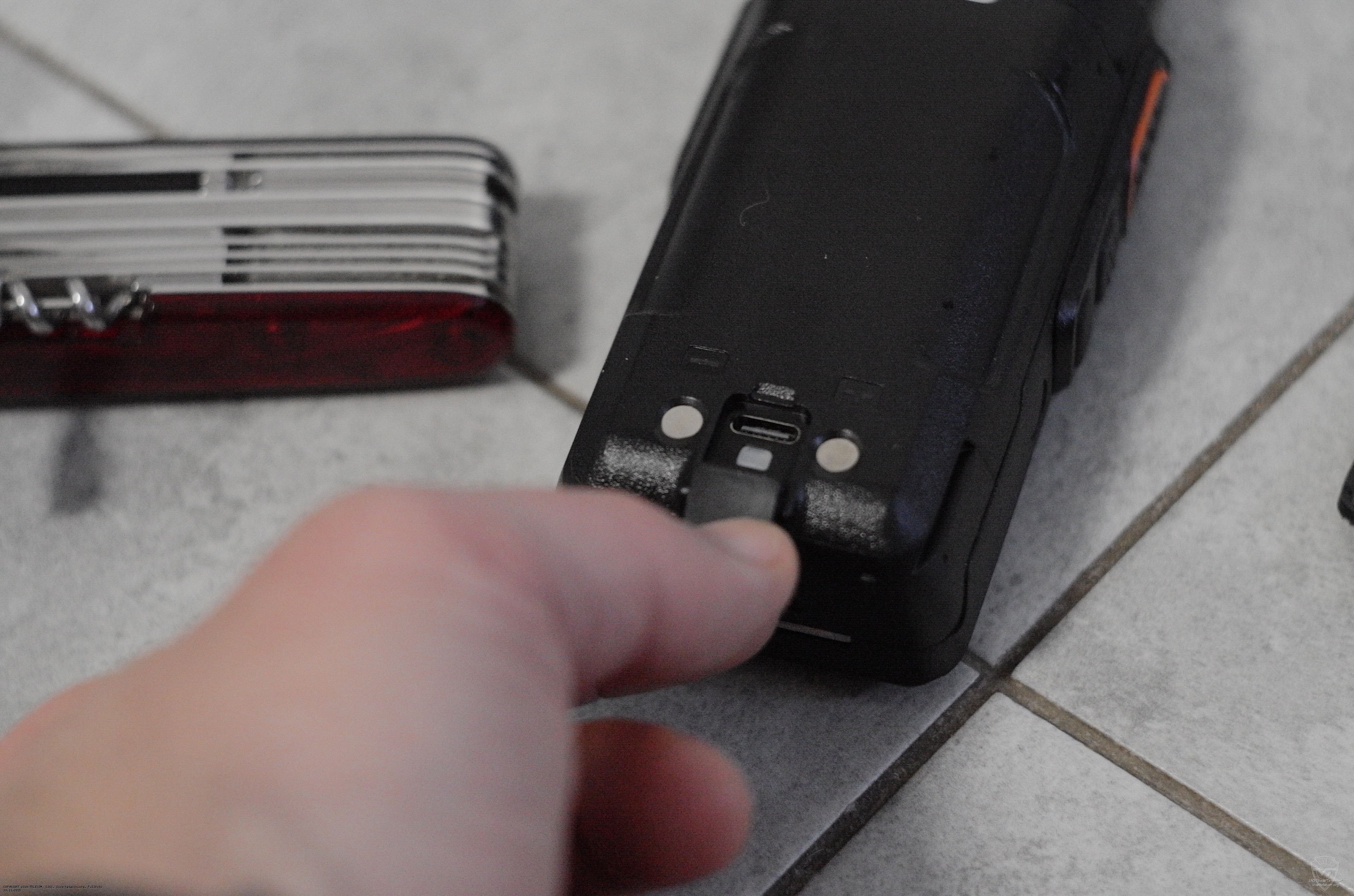 Порт USB зарядки радиостанции Track 10-Military. Track 10-Military Порт USB зарядки радиостанции Track 10-Military