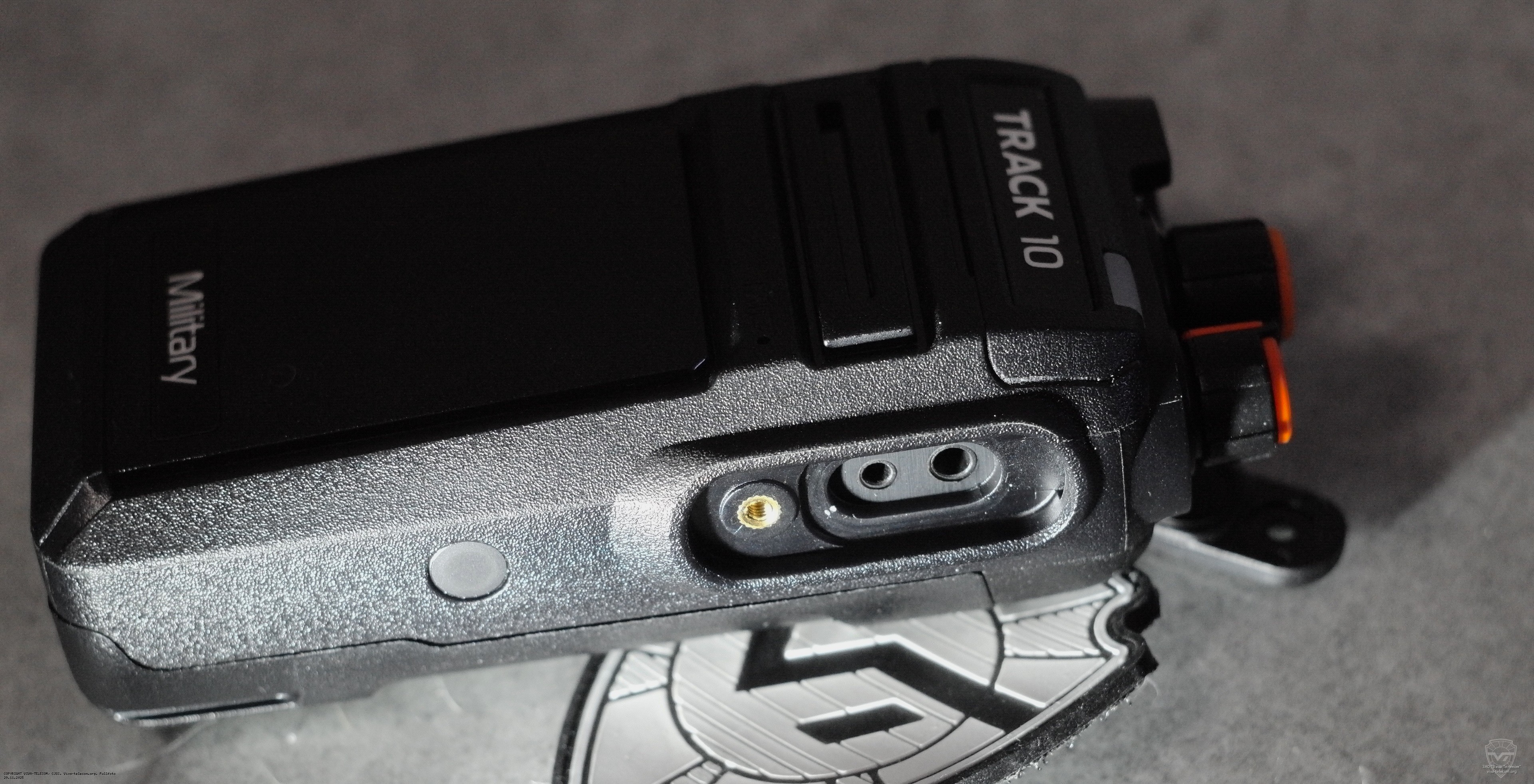 Аксессуарный разъем радиостанции Track 10-Military. Track 10-Military Аксессуарный разъем радиостанции Track 10-Military