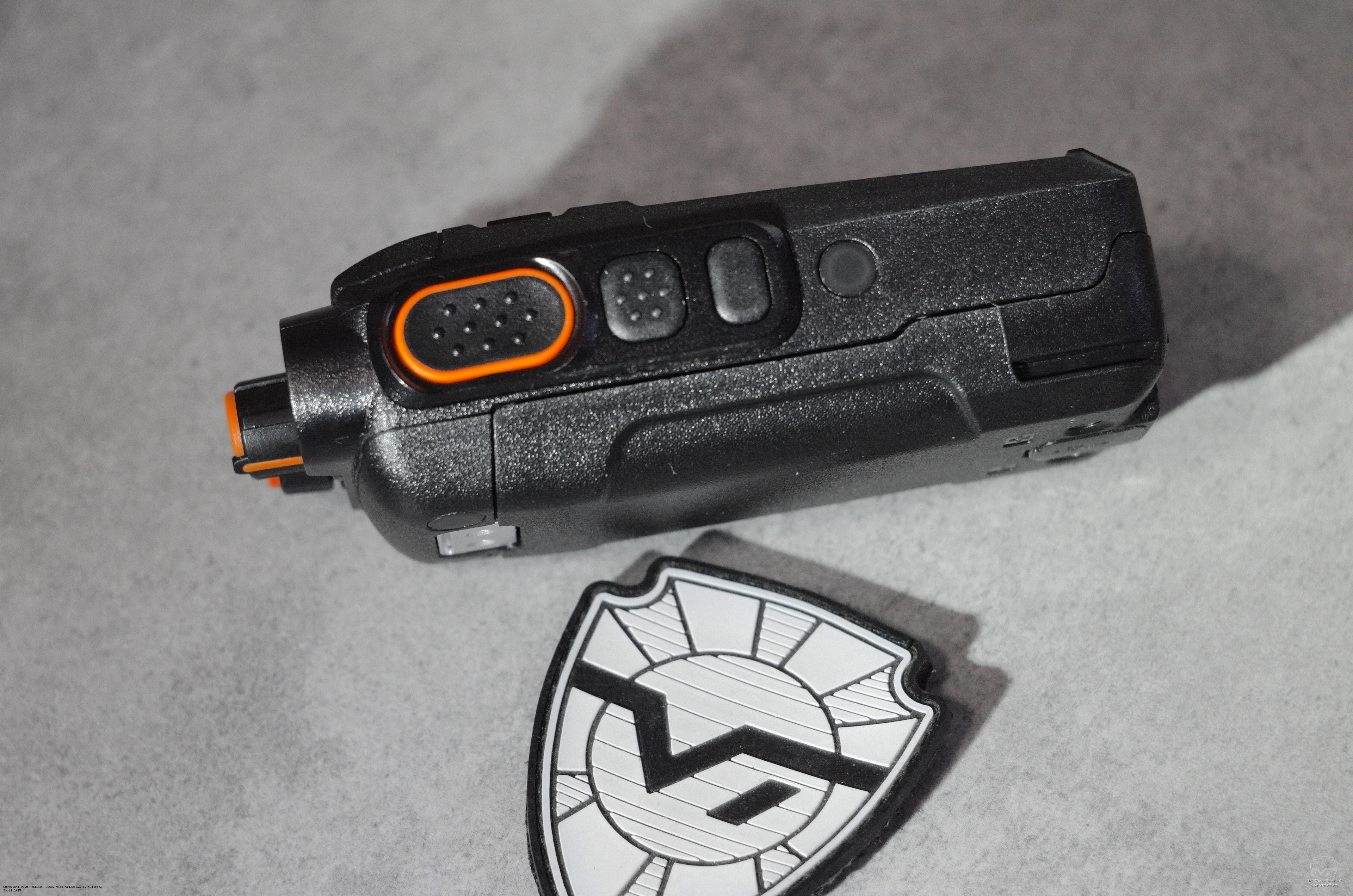 Вид радиостанции Track 10-Military слева. Track 10-Military Вид радиостанции Track 10-Military слева