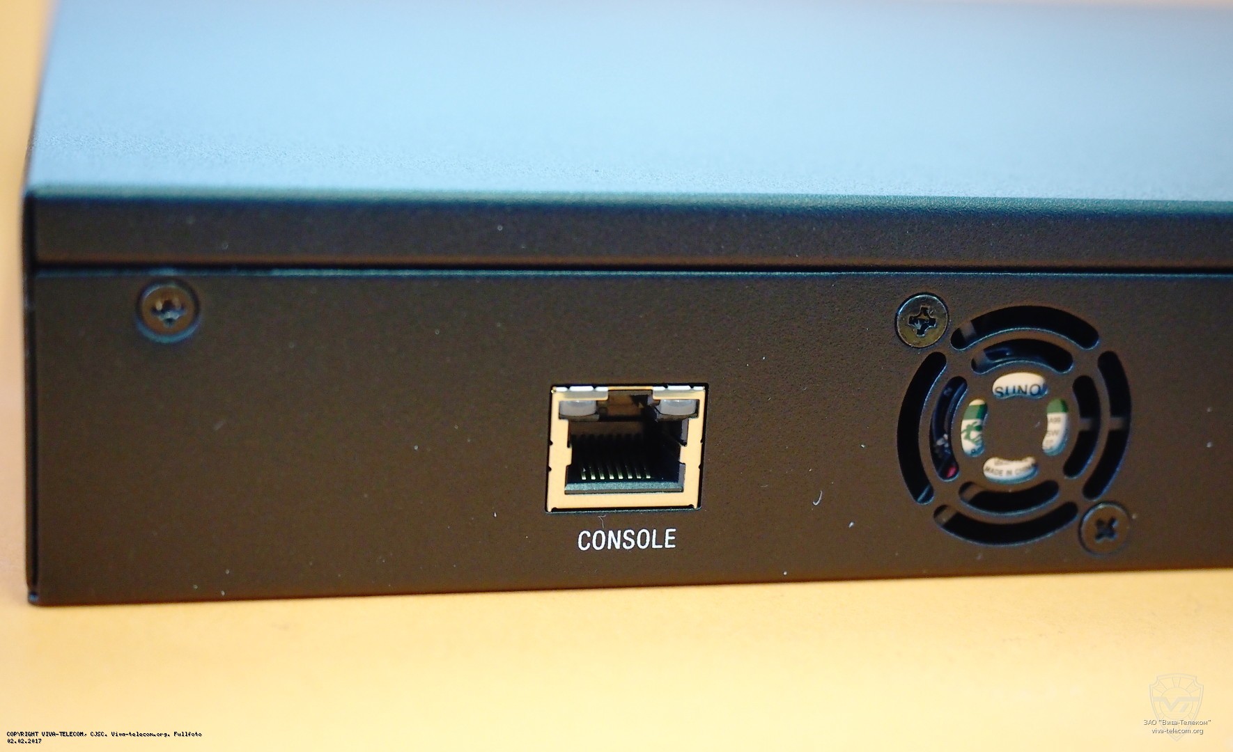 ���������� ���� RJ-45 Ethernet in/Out Band ����������� Ubiquiti EdgeSwitch 48 Lite