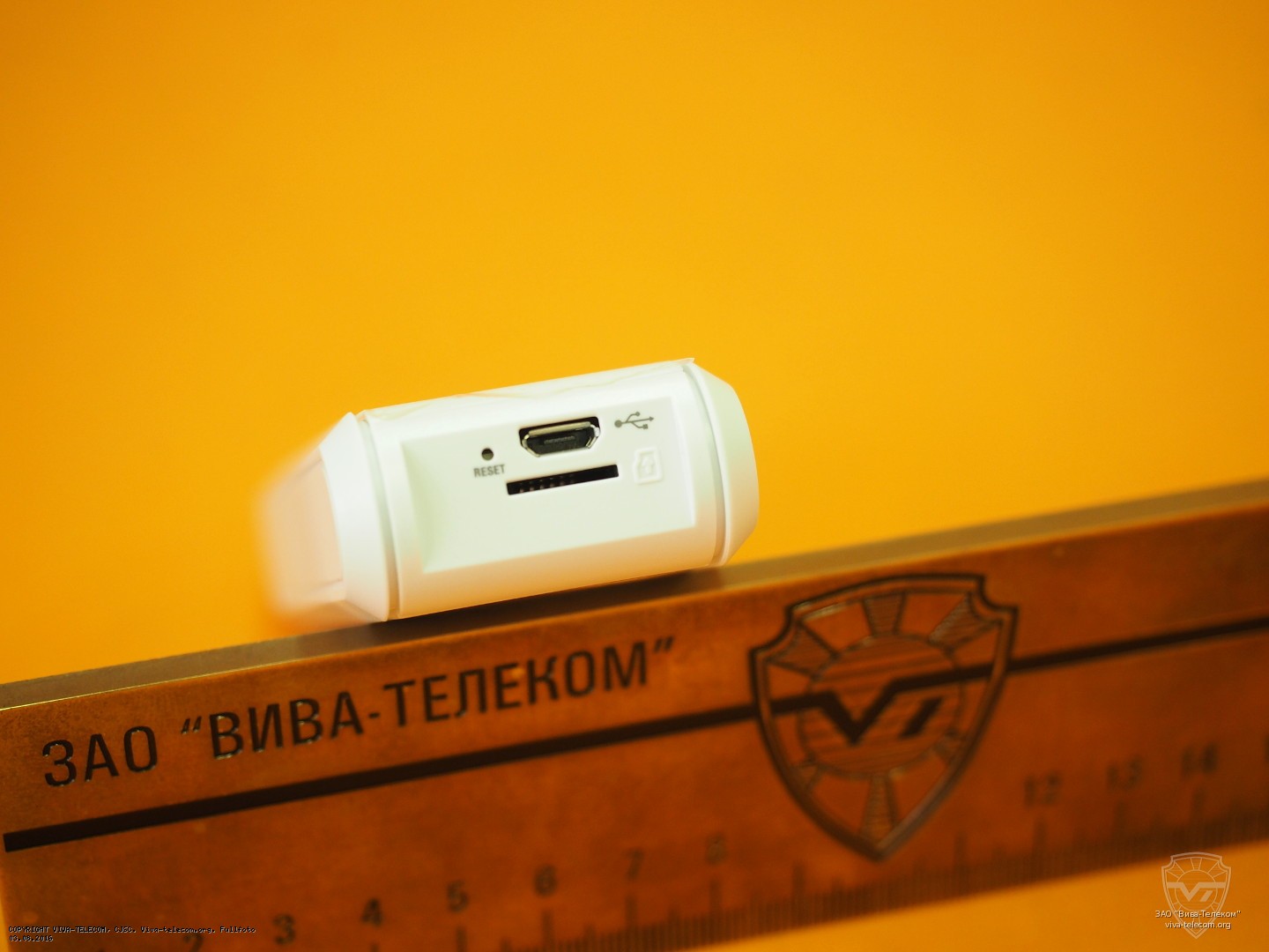 ���� microUSB � ���� ��� ����� microSD � ����������� UniFi Cloud Key