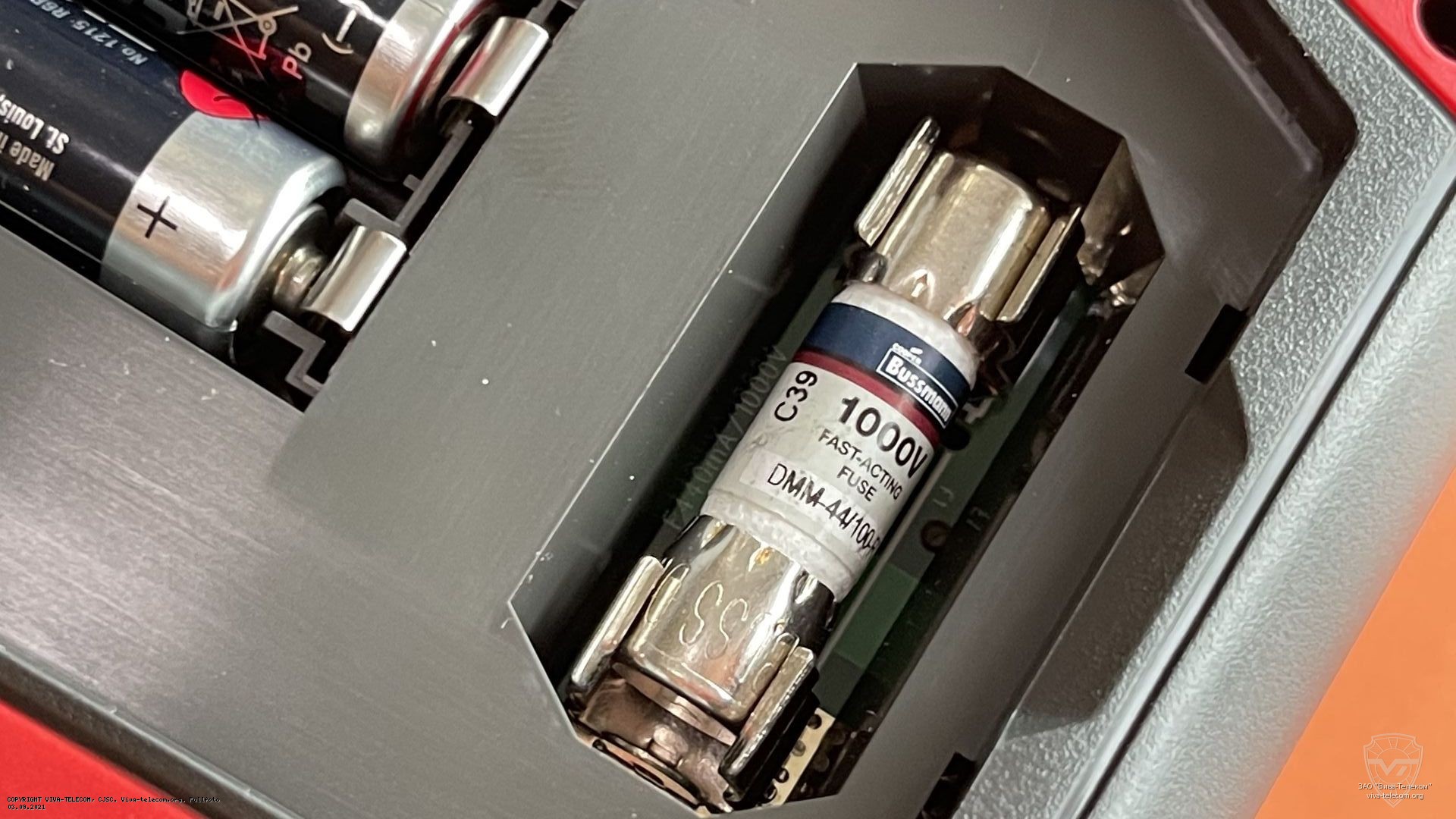 �������������� Bussmann � ����������� UNI-T UT17B Pro