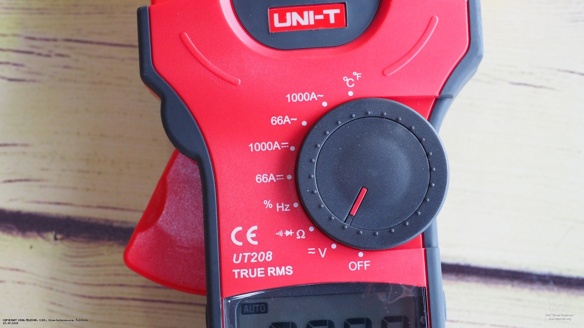 ������ ��������� �������������� ������� UNI-T UT208