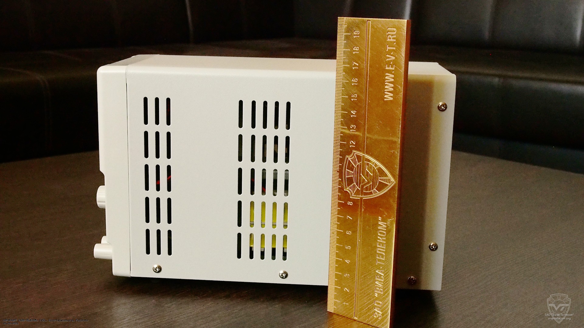 Боковая стенка с перфорацией. UnionTest UT3003EZ Боковая стенка с перфорацией