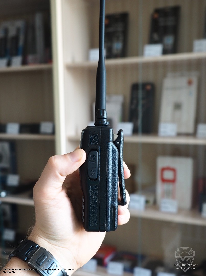 ��� Yaesu FT-60R � �������� Vertex Standard FNB-V126LI