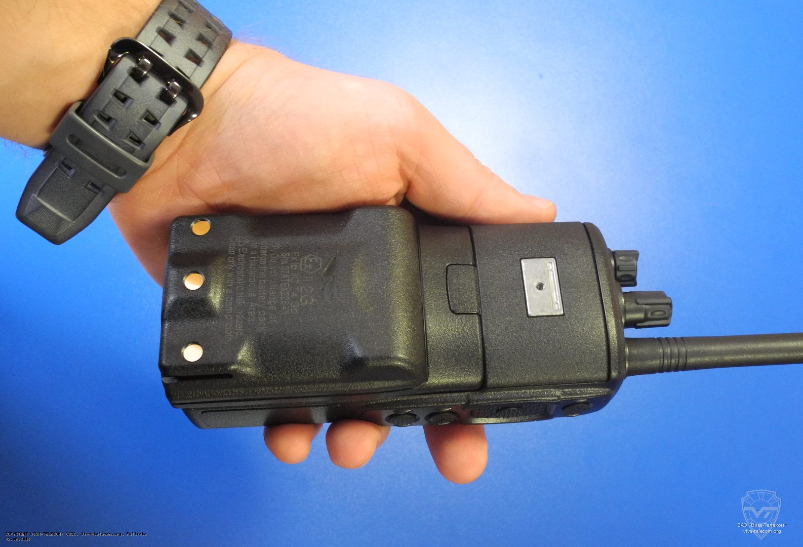 ��� ������������ VX-921 � ������������� FNB-V100Li Ex