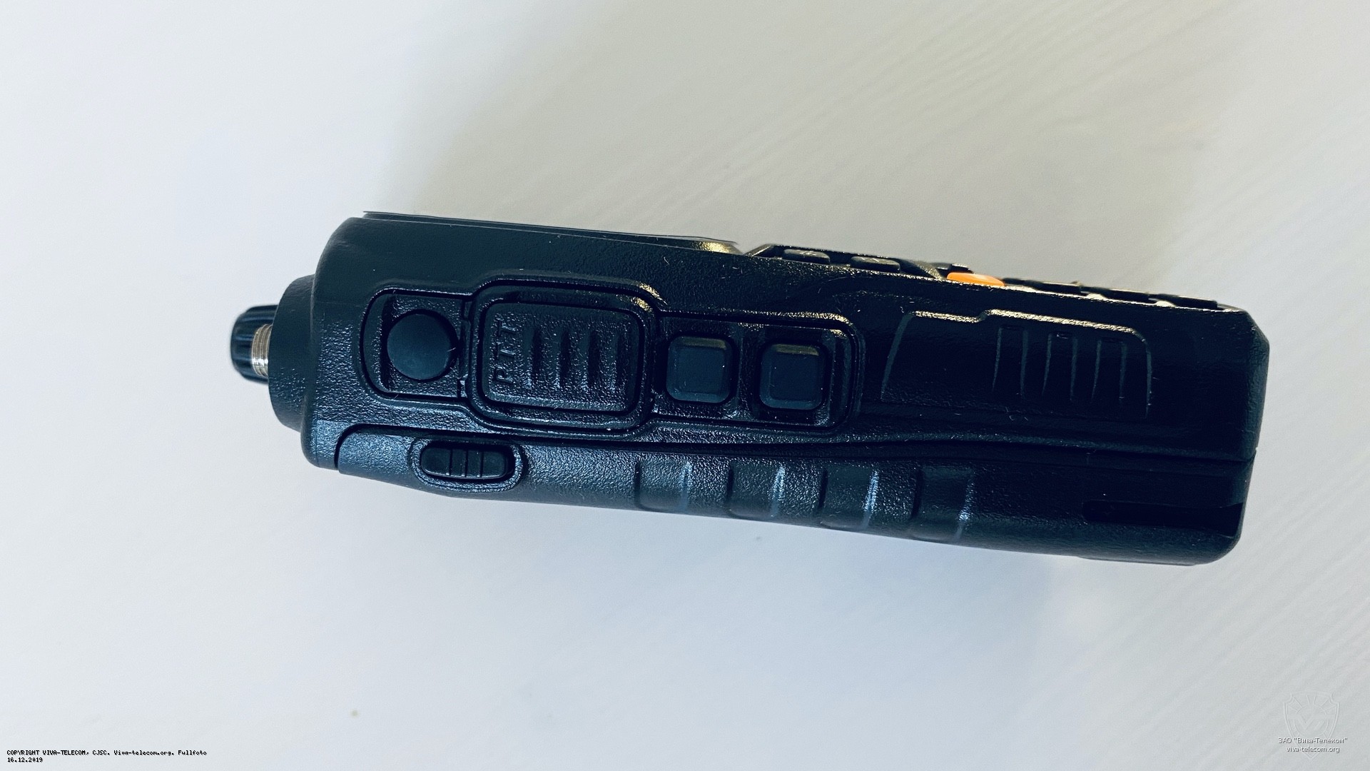 Вид радиостанции Wouxun KG-UV9D Plus слева. Wouxun KG-UV9D Plus Вид радиостанции Wouxun KG-UV9D Plus слева