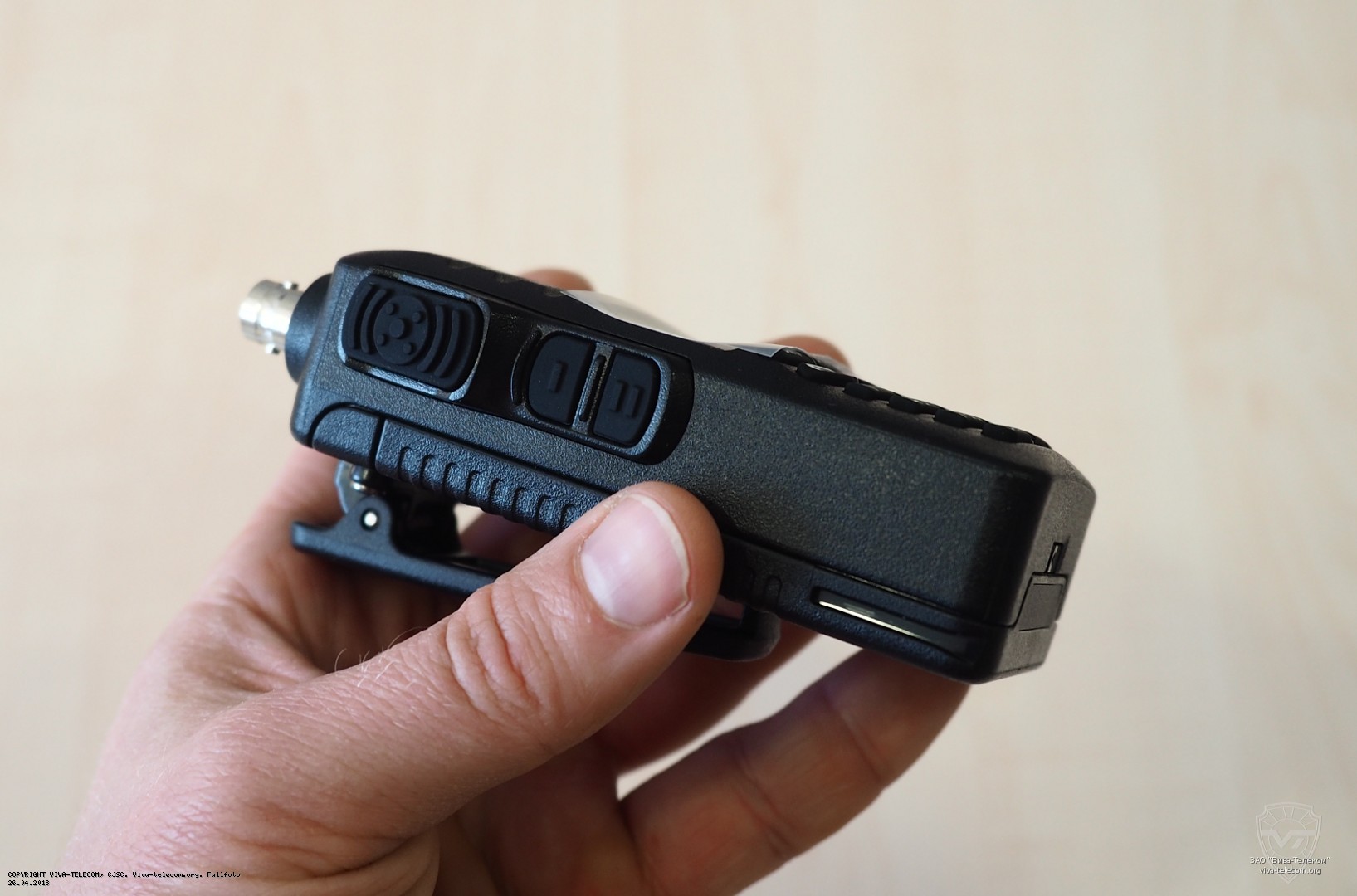 Вид радиостанции Yaesu FTA-250L слева. Yaesu FTA-250L Вид радиостанции Yaesu FTA-250L слева