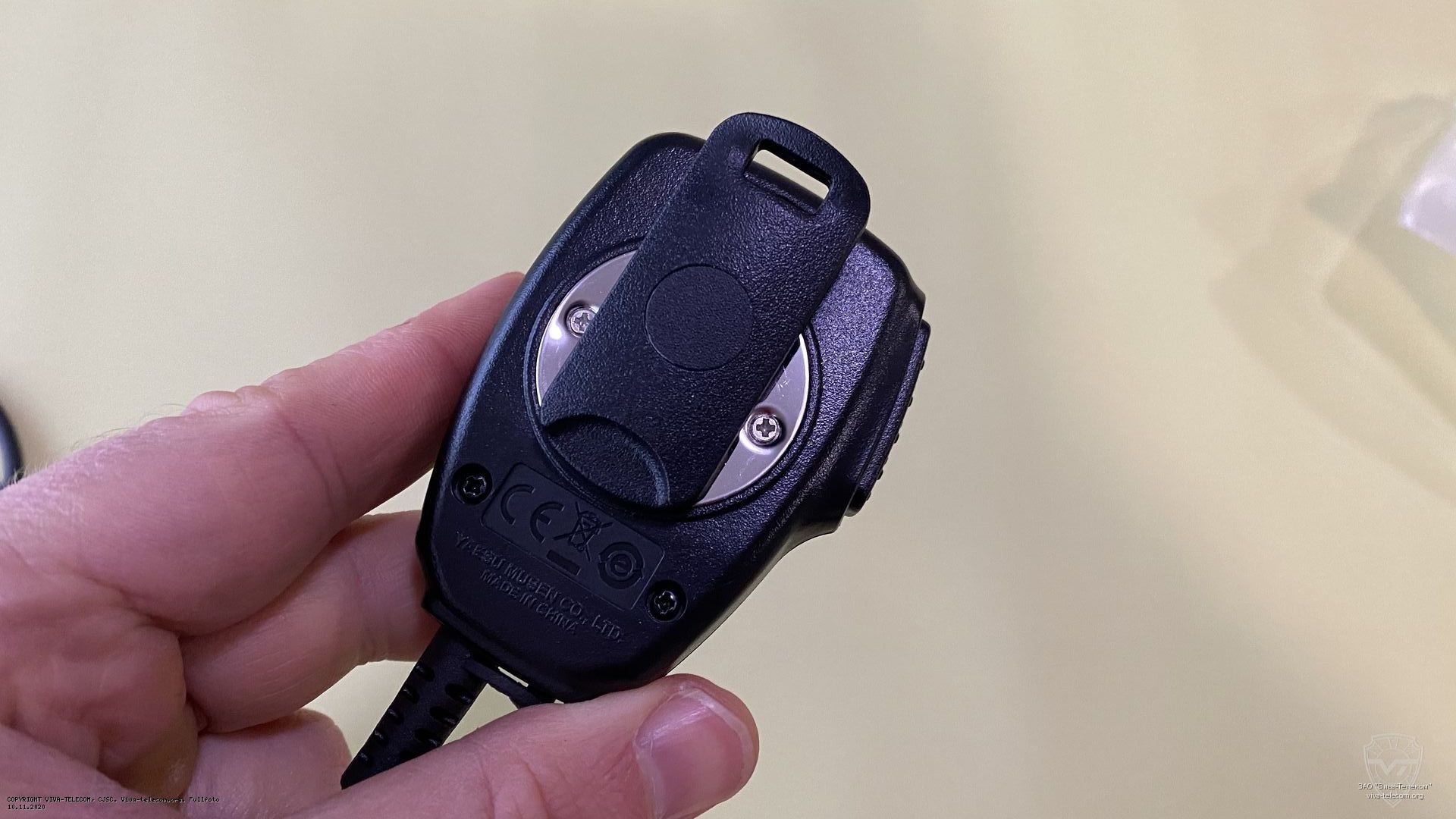 Вид тангенты Yaesu SSM-17H сзади. Yaesu SSM-17H Вид тангенты Yaesu SSM-17H сзади