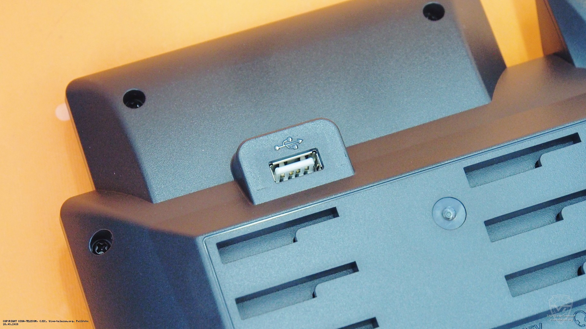 USB    Yealink SIP-T42S