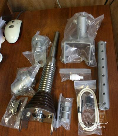 �� ������������� ������� Icom AH-2B