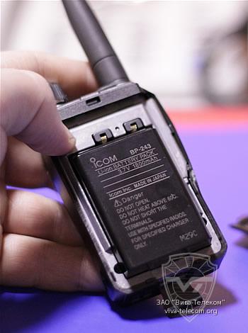 ����������� BP-243 ��� ������������ Icom IC-P7A, IC-E7